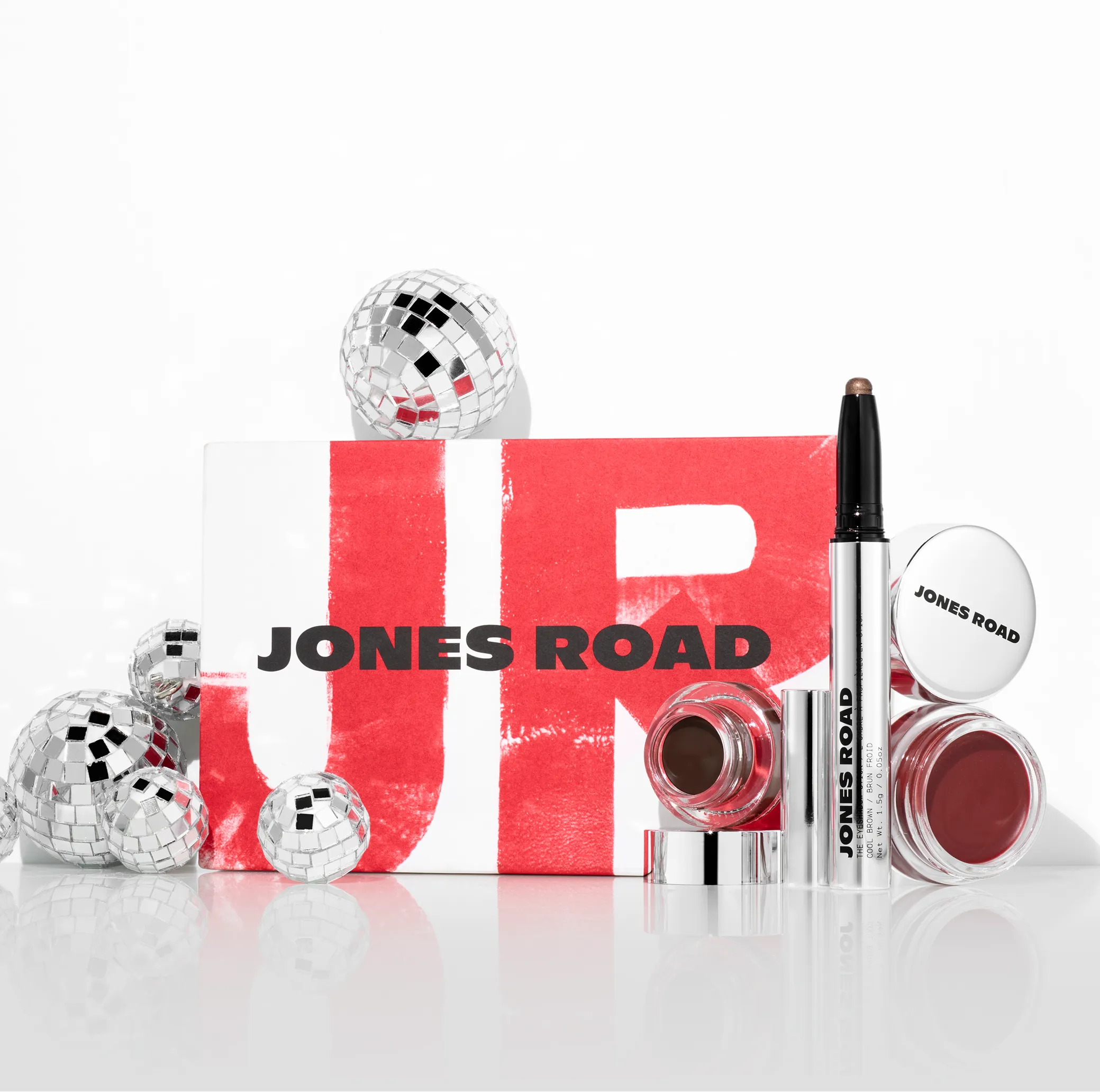 <span style='font-size: 44px; font-weight: 600;'>1.</span>
3 Exclusives for an Instantly Polished, Holiday-Inspired Look