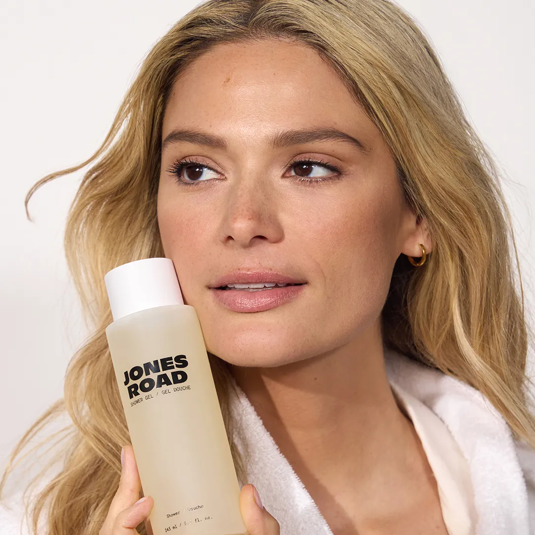 Upgrade Their Everyday Routine<br><span style='font-family: RingsideWideWeb, sans-serif; font-size: 16px; font-weight: 100; text-transform: uppercase'>Shower Gel