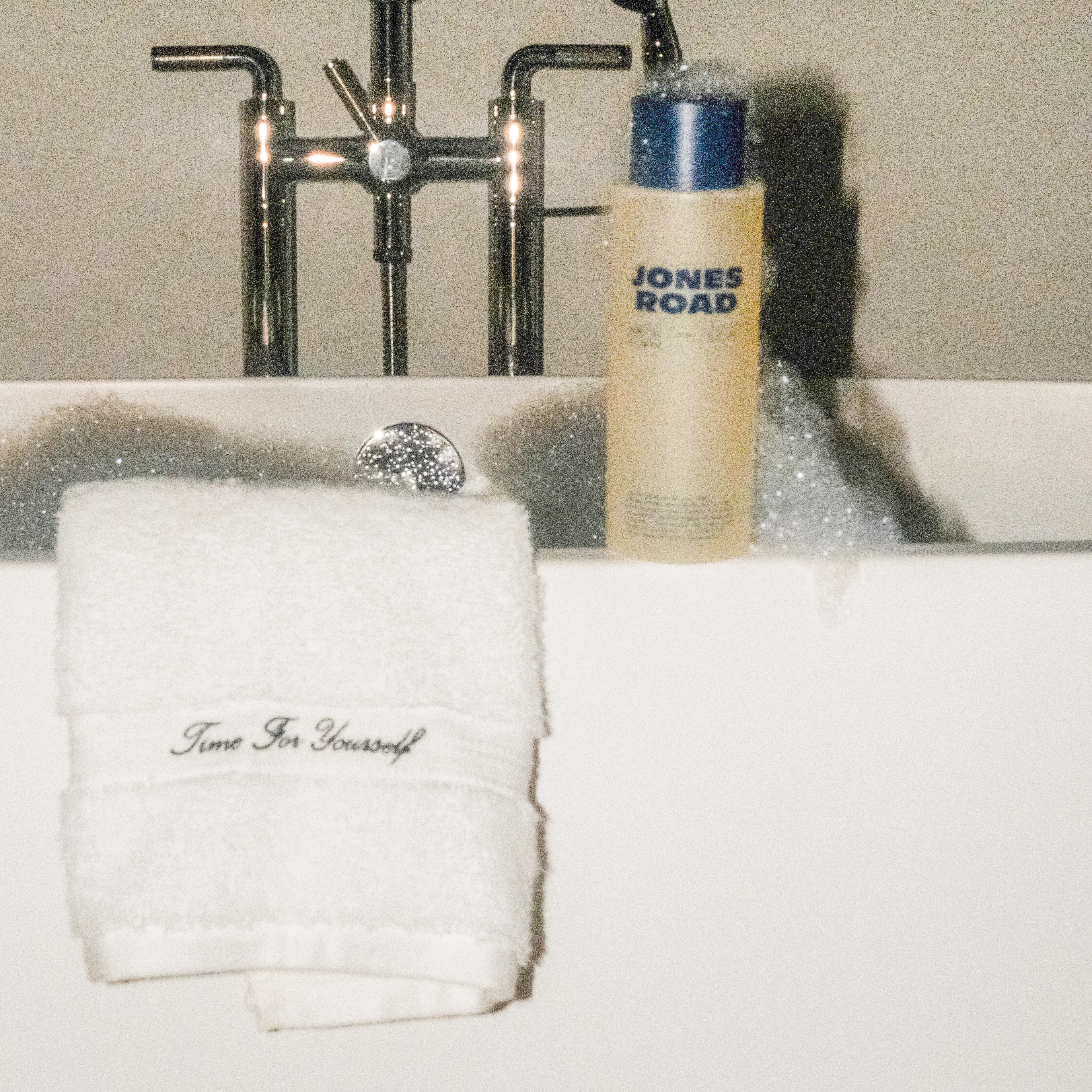 Turn a 5-Minute Shower Into a Full Spa Moment<br><span style='font-family: RingsideWideWeb, sans-serif; font-size: 16px; font-weight: 100; text-transform: uppercase'>Shower Gel