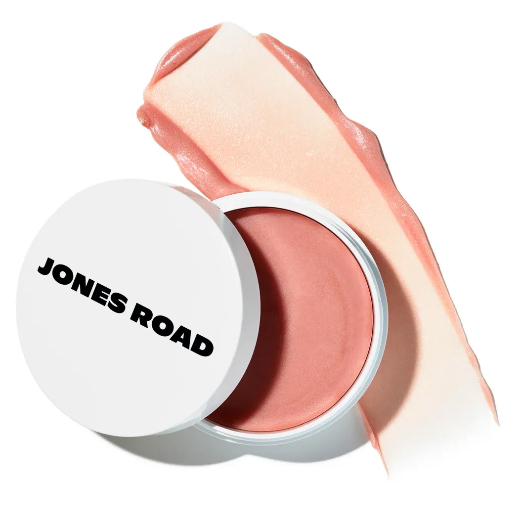 <span style='font-size: 44px; font-weight: 600;'>1.</span>
It’s Packed with Skin-Loving Ingredients