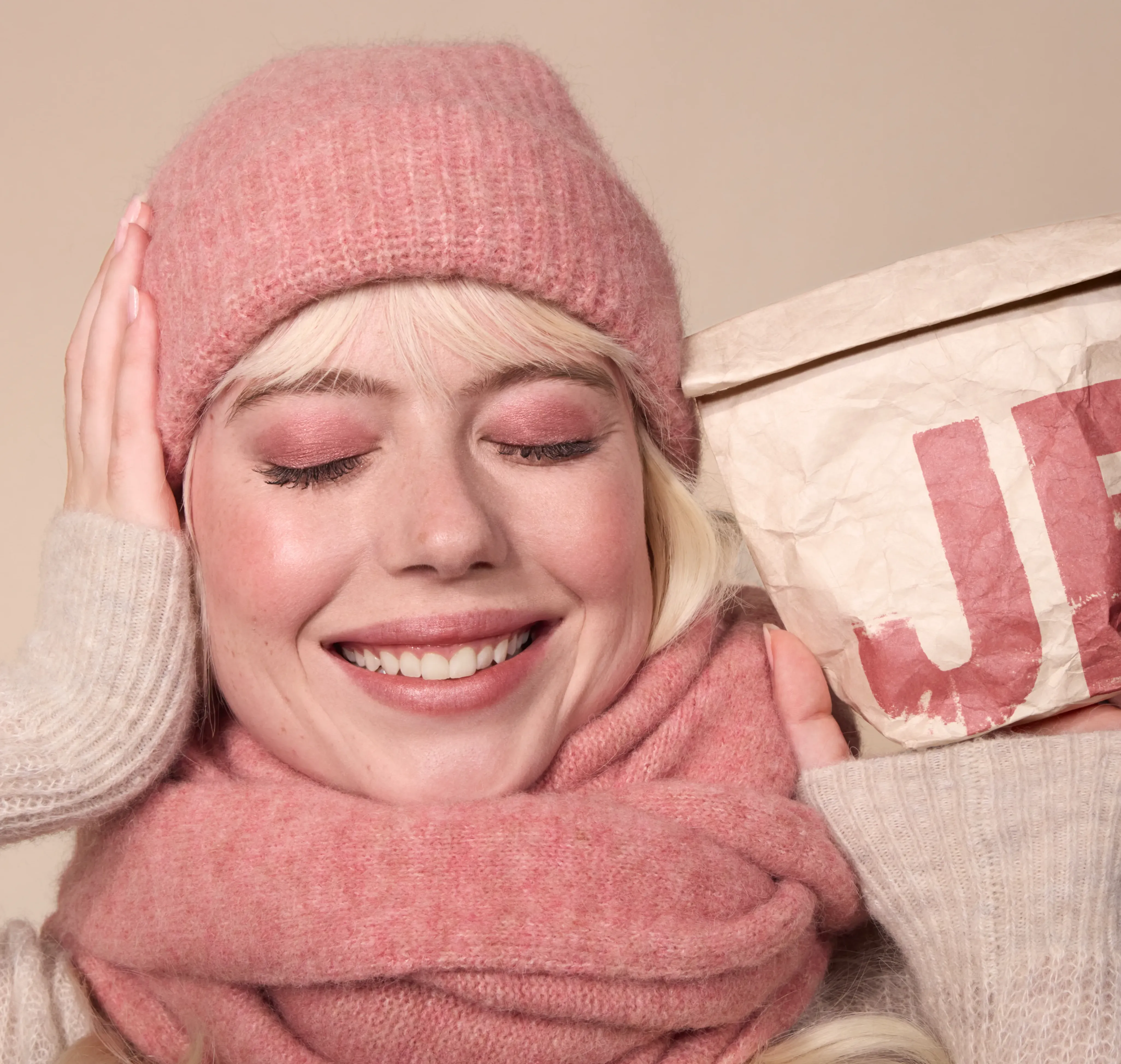 <span style='font-size: 44px; font-weight: 600;'>3.</span>
Try an Eyeshadow That Brightens the Eyes 
