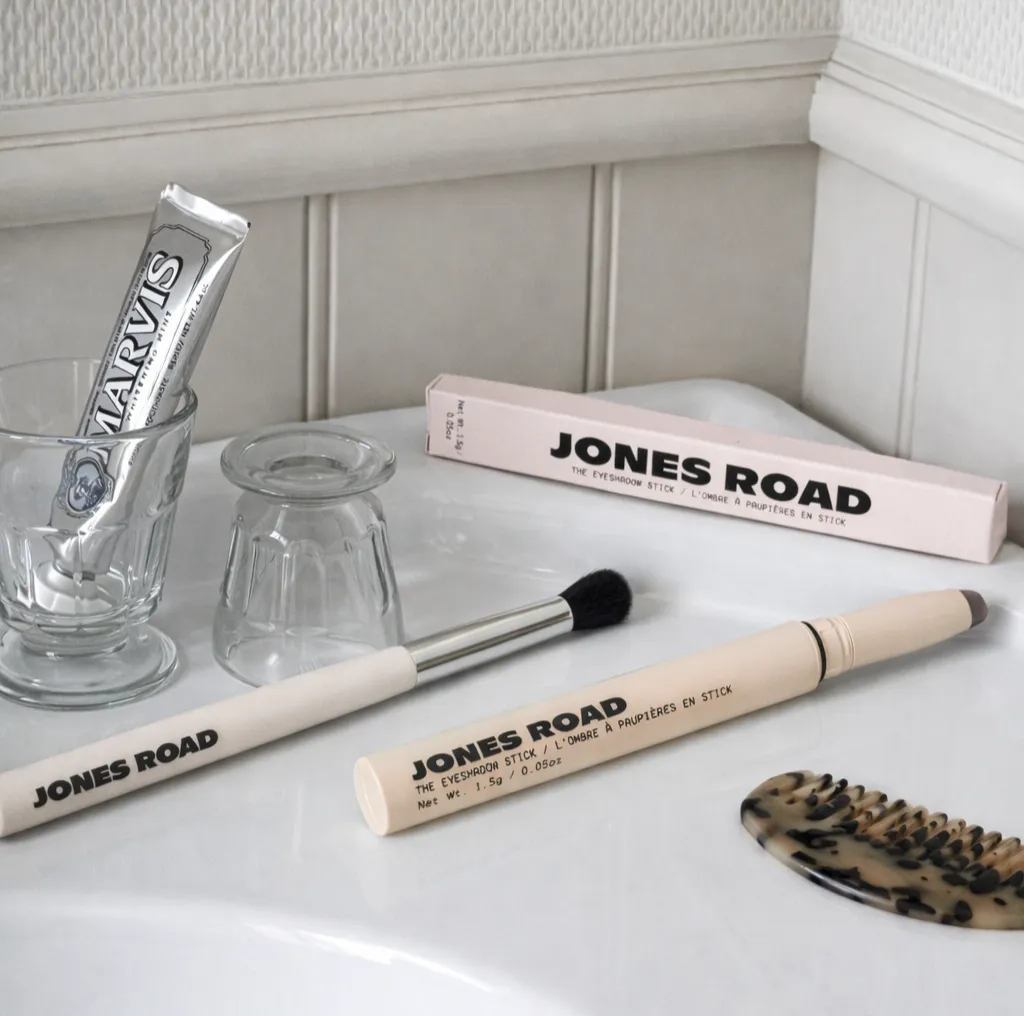 <span style='font-size: 44px; font-weight: 600;'>5.</span>
Perfect for Your Purse (and 
Your Schedule)
