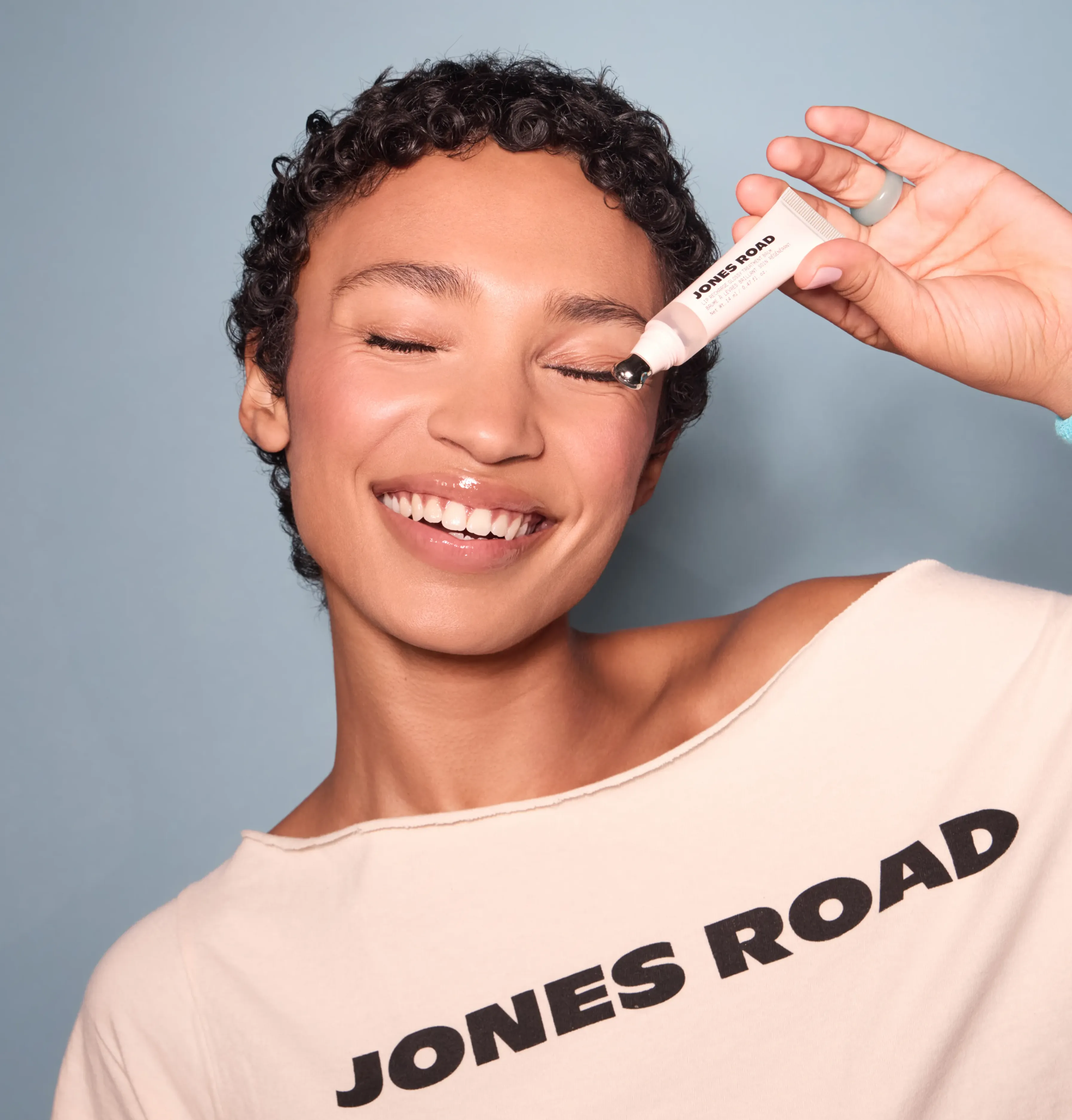 <span style='font-size: 44px; font-weight: 600;'>4.</span>
Never Sticky
or Tacky,
Just Comfortable