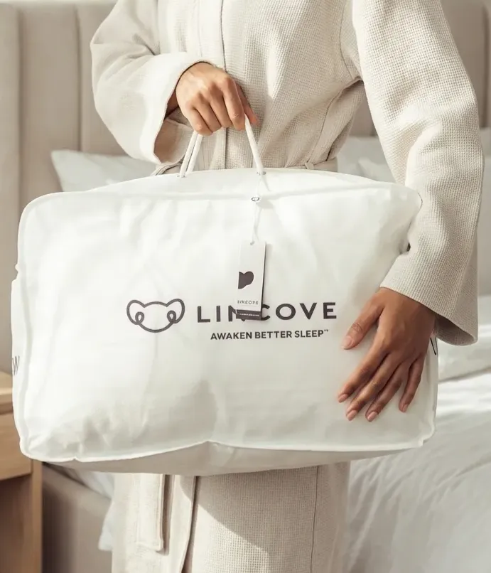<span style='display:block;color:#000000;font-family:Ethereal;font-size:34px;font-weight:500;line-height:1.15;letter-spacing:-0.01em;'>The Soft Signature Down Pillow</span>