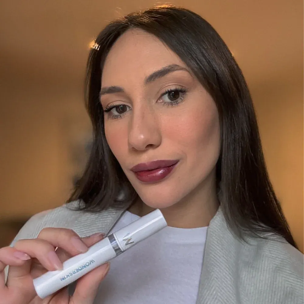 <h4 style='font-style:italic;font-weight:100;font-size:30px;line-height:30px;'><span style='color:#ffffff;'>'“The only lip stain that stays from morning till evening. My favorite color is Lovely- I top it up with Supreme Shine gloss when I switch to evening look and it gets a second life as a dramatic deep color”'</h4>